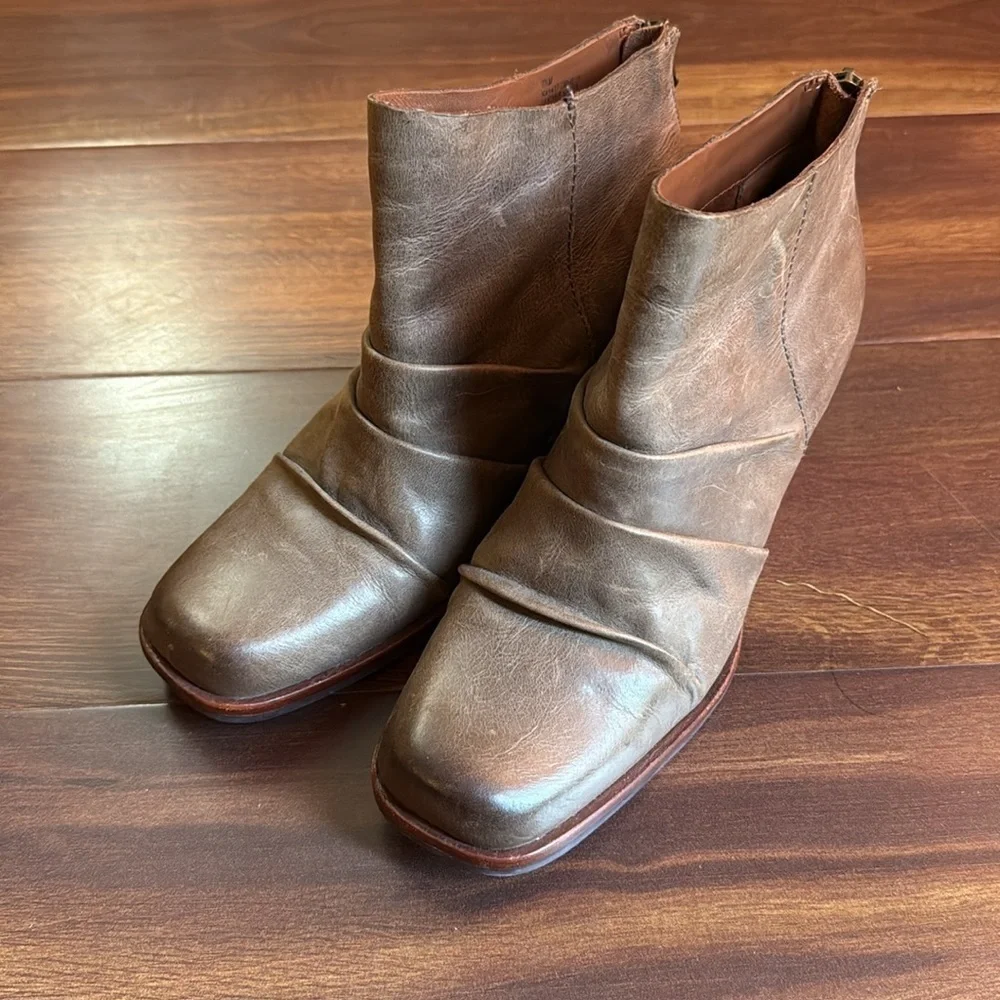 🌿END of SEASON SALE🌿KORK-Ease Brown Ankle Booties